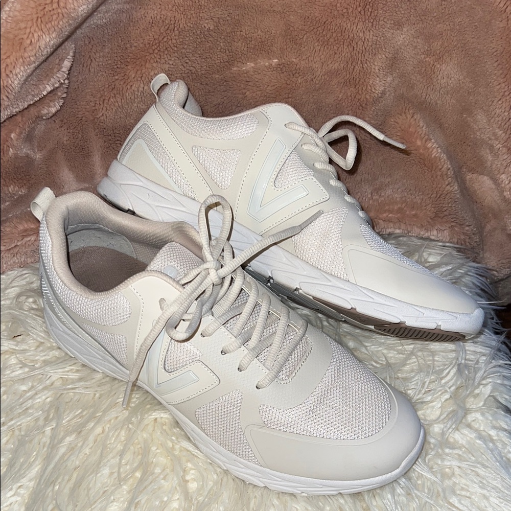 Vionic Women Cream Miles II Sneaker